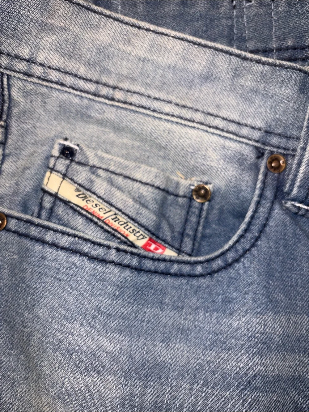NWT Diesel Larkee Men’s 38 x 32 Distressed Light Wash Straight Leg Jeans